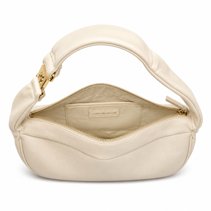 Tommy Hilfiger Contemporary Shoulder Bag AW0AW14884 Ecru Kremowa średnia torebka na ramię pojemna ze złotymi detalami