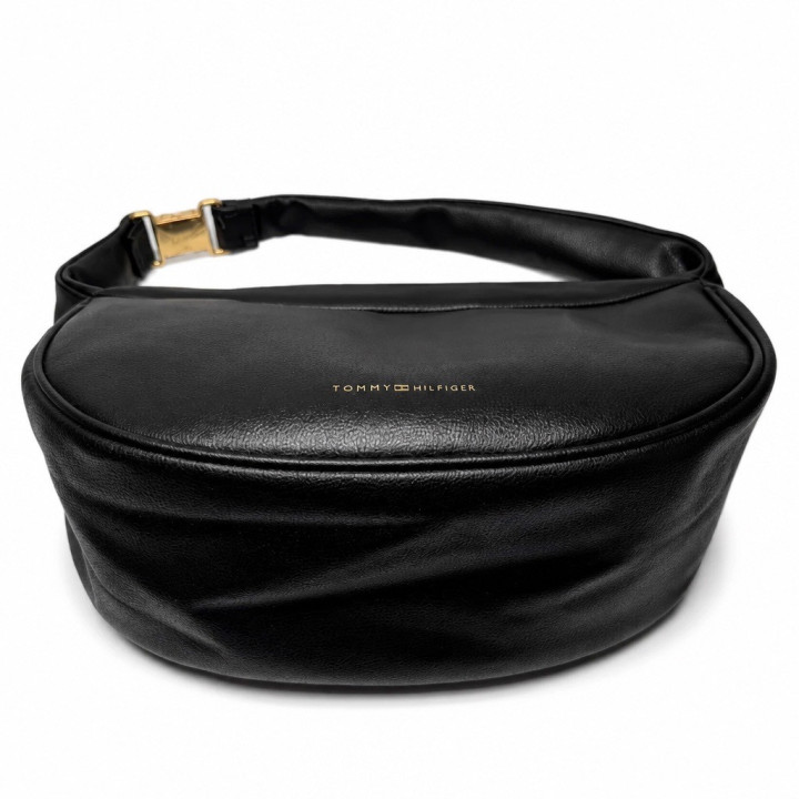 Tommy Hilfiger Contemporary Shoulder Bag AW0AW14884 Black Czarna średnia torebka na ramię pojemna ze złotymi detalami