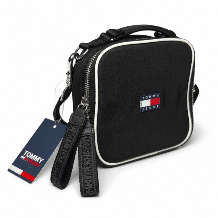 Tommy Hilfiger Tjw Heritage Camera Bag AW0AW16100 Czarna mała torebka kosmetyczka odpinany pasek